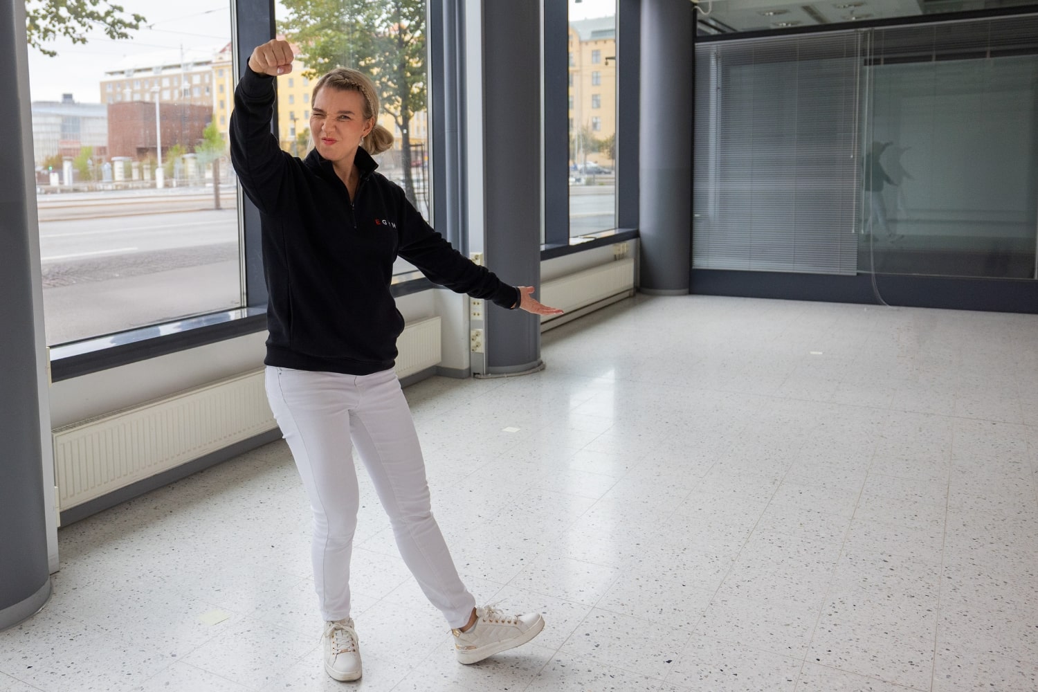 Maija MyHubin liiketilassa kapinallisena